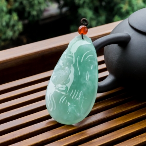 糯冰种浅绿翡翠连年有余吊坠