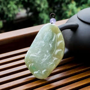 糯冰种黄加绿翡翠度母吊坠