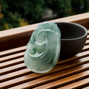 糯冰种飘花翡翠如意吊坠