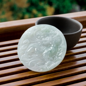 糯冰种浅绿翡翠麒麟吊坠