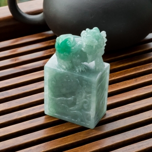 糯冰种飘翠翡翠貔貅印章