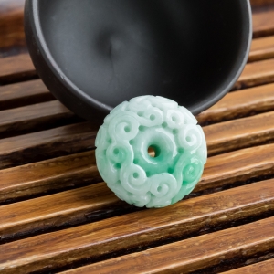糯种飘翠翡翠缠枝纹平安扣吊坠