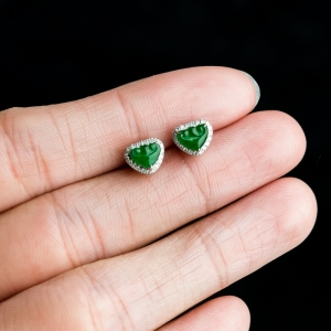 18K糯冰种翠绿翡翠耳钉