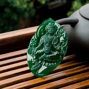 糯冰种翠绿翡翠度母吊坠