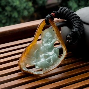 糯冰种俏色翡翠老子出关吊坠