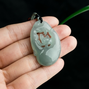 糯冰种浅绿翡翠幽莲吊坠