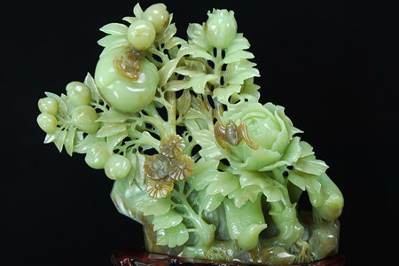 岫岩玉多少钱一克?岫岩玉和翡翠的区别