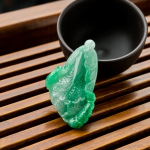 糯冰种飘翠翡翠百财吊坠
