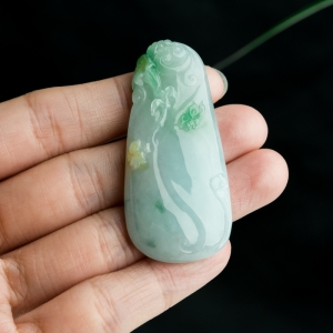 糯冰种黄加绿翡翠蝶恋花吊坠