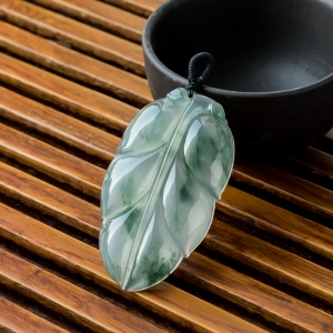 糯冰种飘花翡翠金枝玉叶吊坠