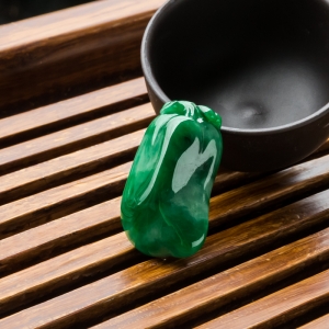 糯种飘翠翡翠福瓜吊坠