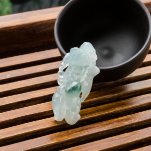 糯冰种飘花翡翠貔貅吊坠