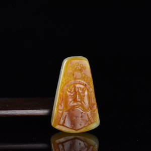 籽料和田玉脸谱吊坠