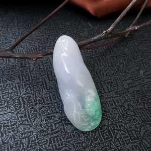 糯冰种春带彩翡翠连年有余吊坠