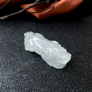 糯冰种翡翠貔貅吊坠