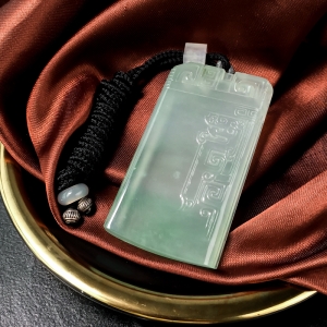 高冰种淡晴水翡翠吊坠