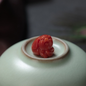 沙丁珊瑚亥猪吊坠