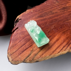 糯冰种飘翠翡翠幽莲吊坠
