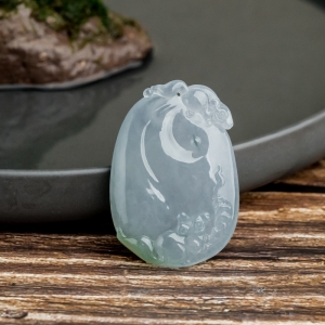 糯冰种晴水翡翠福鼠吊坠
