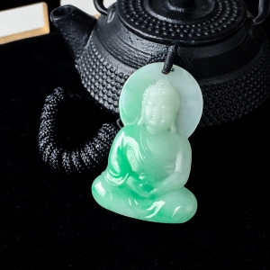 糯冰种翠绿翡翠大日如来吊坠