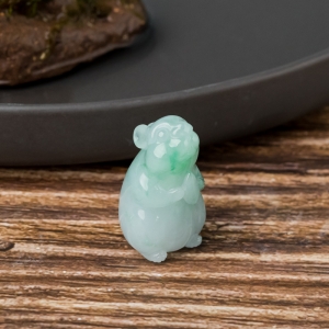 糯冰种飘翠翡翠福鼠吊坠