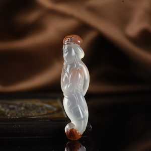冰飘南红女娲吊坠