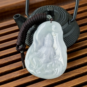 糯冰种浅紫翡翠观音吊坠