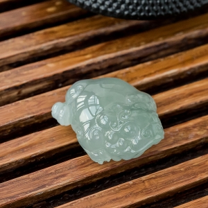 糯冰种淡晴水翡翠金蟾吊坠