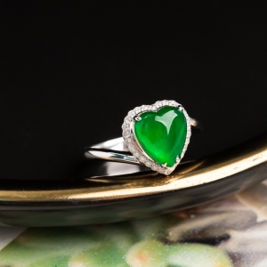 18K糯冰种阳绿翡翠戒指