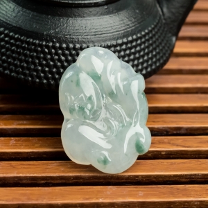 糯冰种飘花翡翠连年有余吊坠