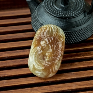 糯冰种黄翡翡翠狮子吊坠