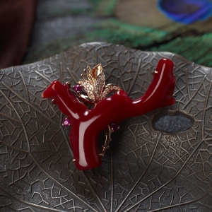 18K阿卡牛血红珊瑚树枝吊坠