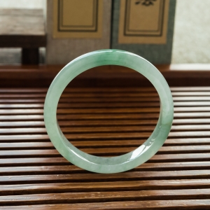 60mm糯冰种飘翠翡翠平安镯