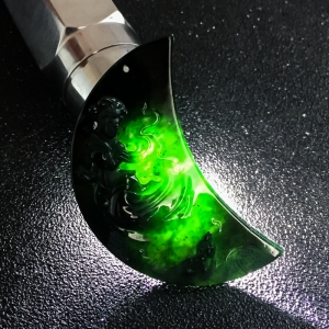糯冰种墨翠嫦娥奔月吊坠