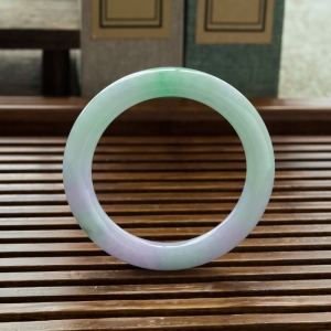 55mm糯冰种春带彩翡翠圆镯