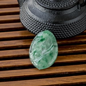 糯冰种飘花翡翠年年有余吊坠