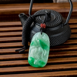糯冰种飘翠翡翠年年有余吊坠