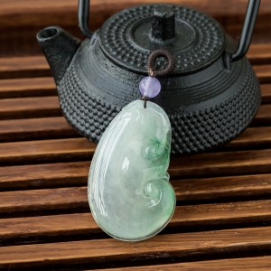 糯冰种飘花翡翠如意吊坠