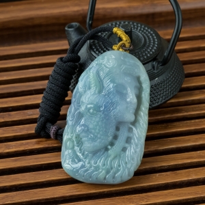 糯冰种灰绿翡翠一念之间吊坠