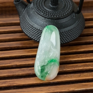 糯冰种飘花翡翠观音吊坠