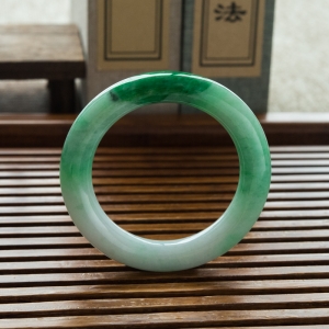 57.5mm糯冰种飘翠翡翠圆镯