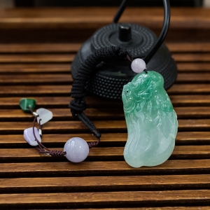 糯冰种飘翠翡翠一鸣惊人吊坠