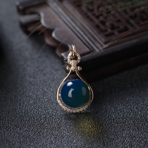 18K天空蓝多米蓝珀吊坠