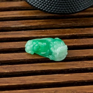 糯冰种飘翠翡翠貔貅吊坠