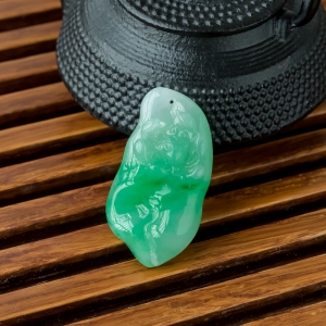 糯冰种飘翠翡翠幽莲吊坠