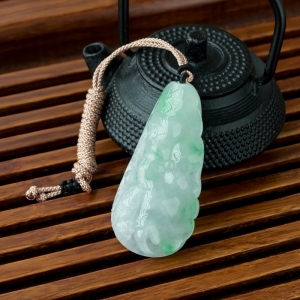 糯冰种飘翠翡翠年年有余吊坠