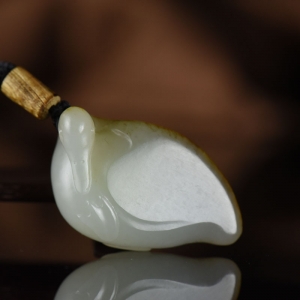 籽料和田白玉小鸭子吊坠