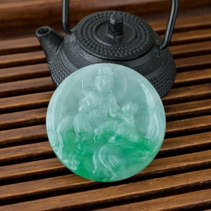 糯冰种飘翠翡翠普贤吊坠
