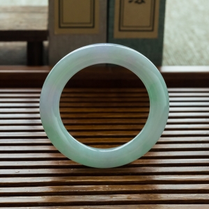 56.5mm糯冰种春带彩翡翠圆镯