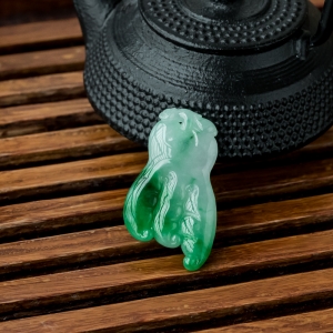 糯冰种飘翠翡翠佛手吊坠
